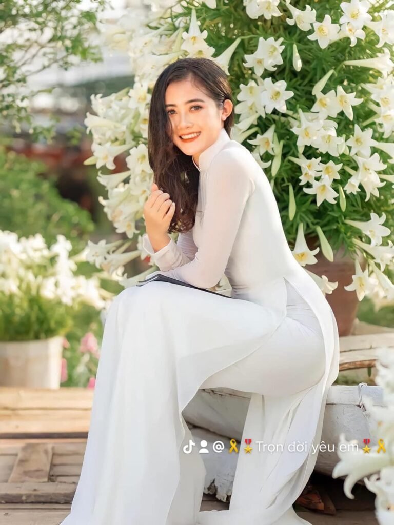 Ảnh Gái Trẻ Xinh Khám Phá Nét Đẹp Tự Nhiên Và Ý Nghĩa Của Nghệ Thuật Khỏa Thân Trong Văn Hóa Hiện Đại