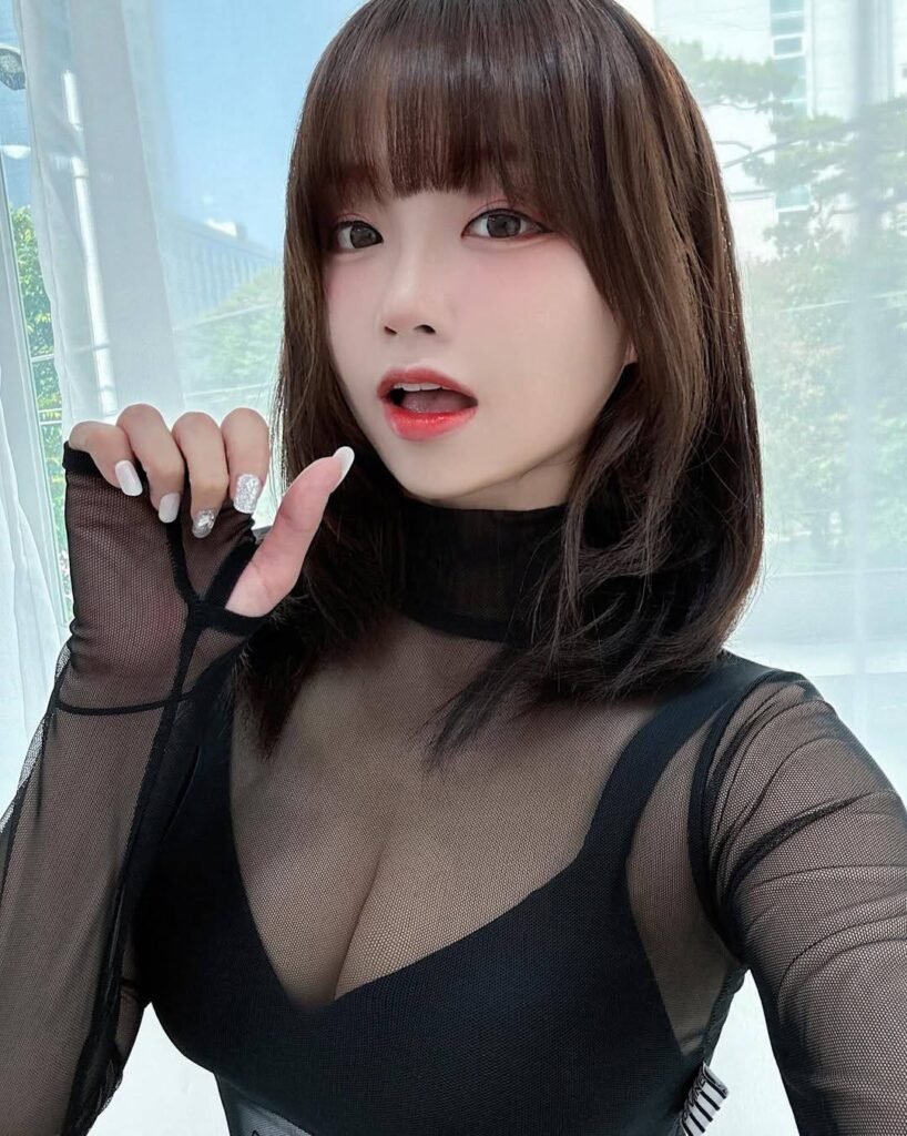 Gai Xinh Mặc Bikini Sexy Xu Hướng Thời Trang Biển Hè Làm Say Đắm Lòng Người